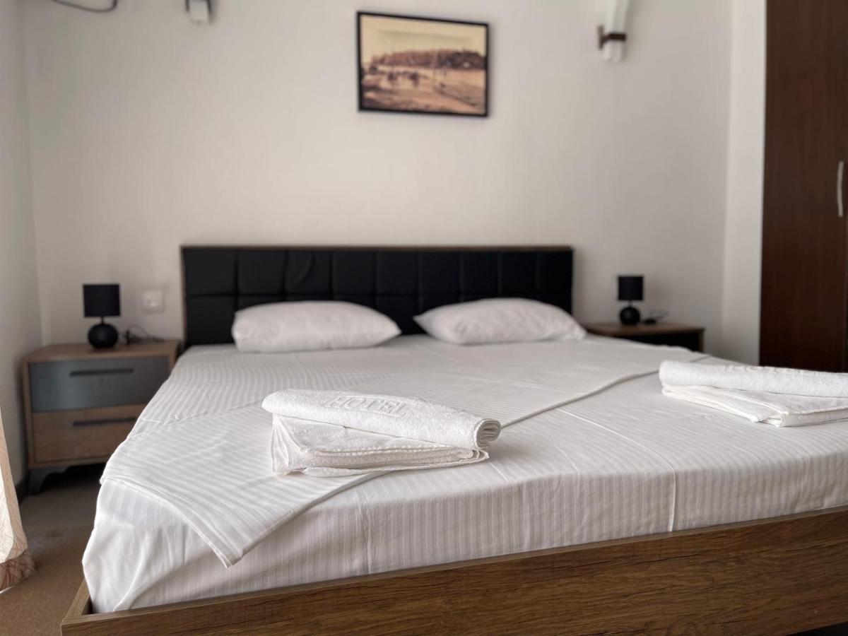Apartaments Queen ウルツィニ エクステリア 写真