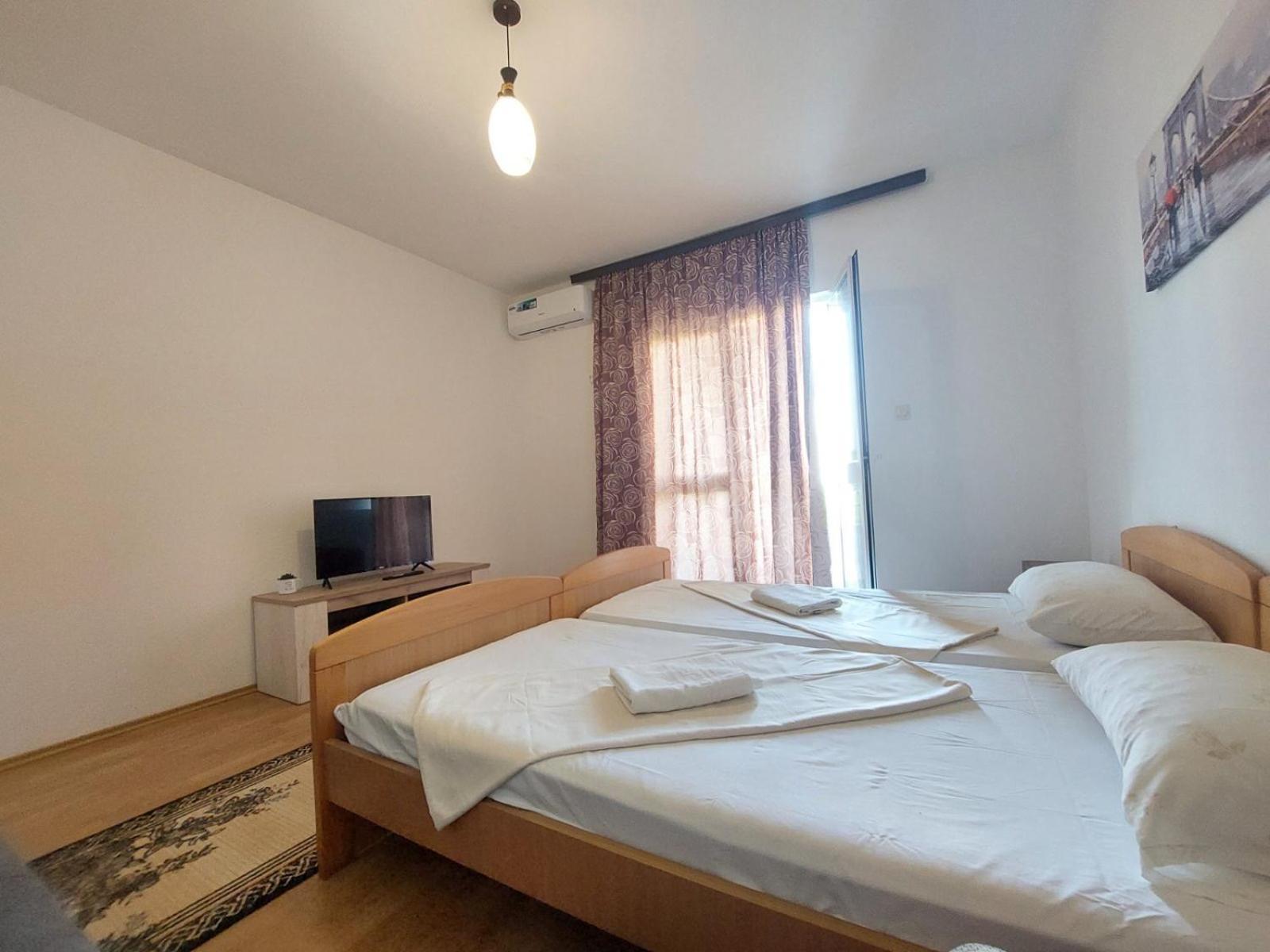 Apartaments Queen ウルツィニ エクステリア 写真